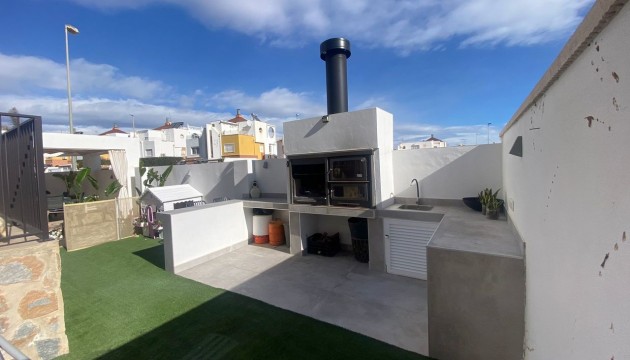 Herverkoop - Detached Villa - Orihuela Costa - Punta Prima