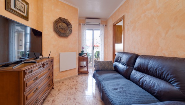 Resale - Apartment - Torrevieja - calle La Loma