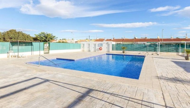 Resale - Bungalow - Torrevieja - La Siesta - El Salado -  Torreta