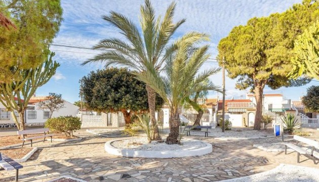 Resale - Bungalow - Torrevieja - La Siesta - El Salado -  Torreta