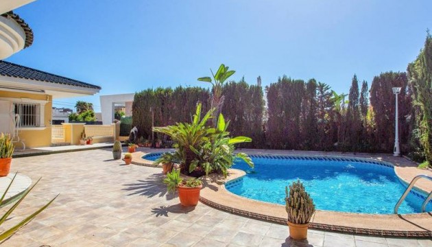 Перепродажа - отдельная вилла - Torrevieja - Torreta Florida