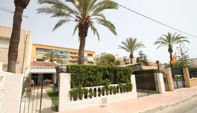 Перепродажа - Полуотдельная вилла - Orihuela Costa - Punta Prima