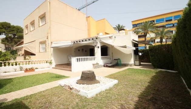 Wiederverkauf - Semi Detached Villa - Orihuela Costa - Punta Prima