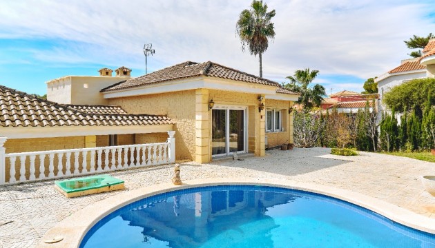 Wiederverkauf - Detached Villa - Orihuela Costa - Dehesa de Campoamor