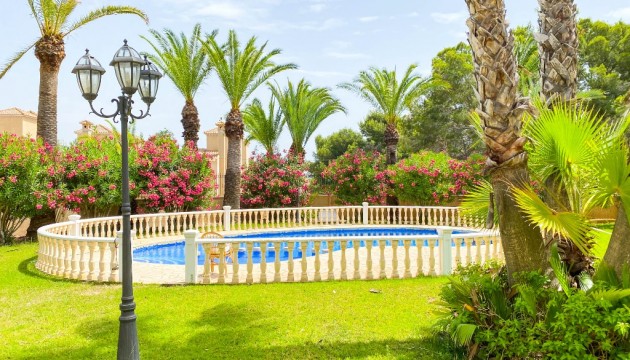 Перепродажа - отдельная вилла - Orihuela Costa - Villamartín