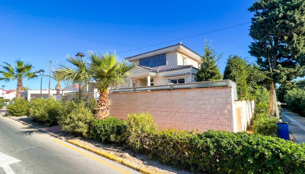 Herverkoop - Detached Villa - La Mata