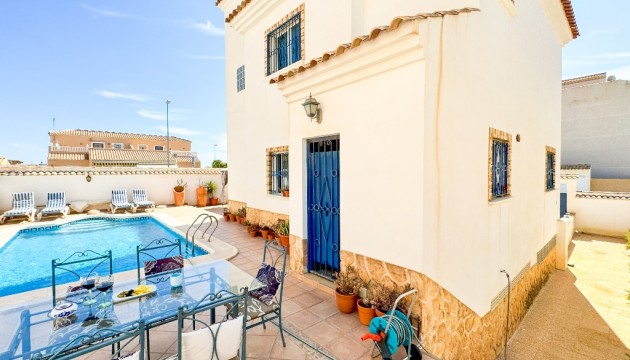 Herverkoop - Detached Villa - Orihuela Costa - Punta Prima