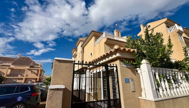 Resale - Apartment - Orihuela Costa - La Florida