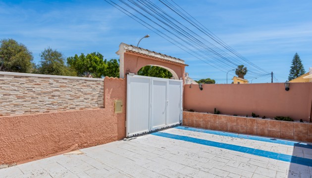 Resale - Detached Villa - Torrevieja