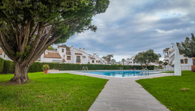 Wiederverkauf - Semi Detached Villa - Orihuela Costa - Villamartín