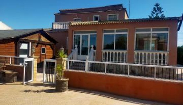 Videresalg - Detached Villa - Elche