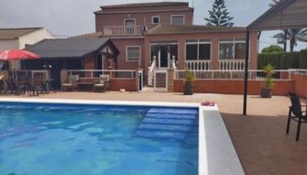 Videresalg - Detached Villa - Elche