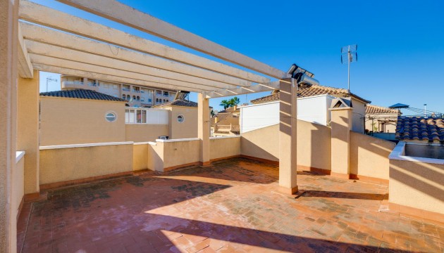 Перепродажа - отдельная вилла - Torrevieja