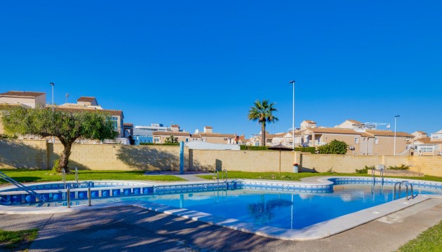 Перепродажа - отдельная вилла - Torrevieja