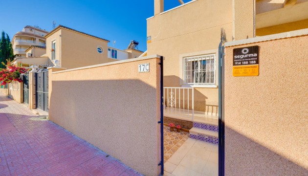 Перепродажа - отдельная вилла - Torrevieja