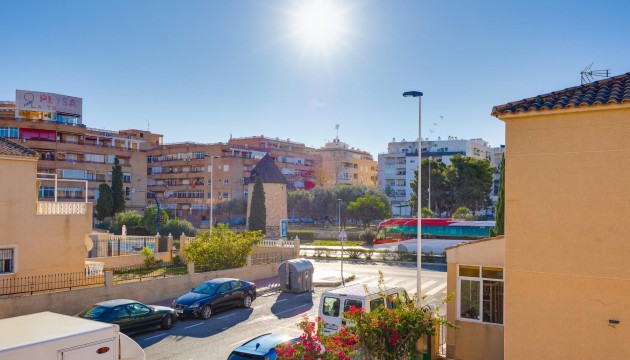 Перепродажа - отдельная вилла - Torrevieja