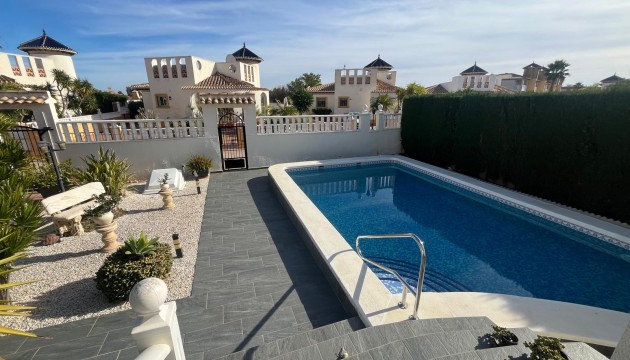 Wiederverkauf - Detached Villa - Orihuela Costa - Lomas de Cabo Roig