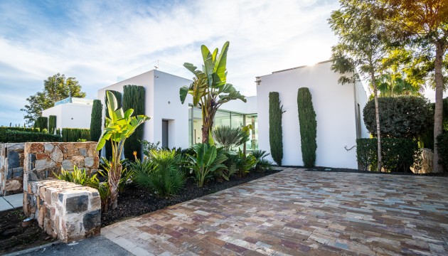 Перепродажа - отдельная вилла - Las Colinas Golf