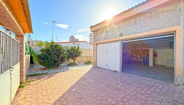 Перепродажа - отдельная вилла - Torrevieja