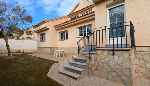 Herverkoop - Detached Villa - Mil Palmeras