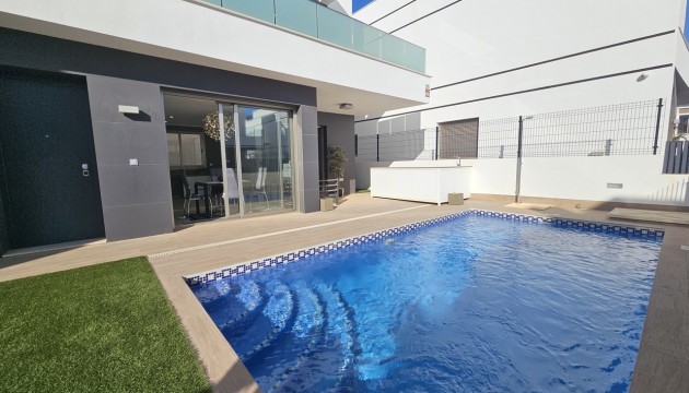 Resale - Detached Villa - Orihuela Costa - Villamartín