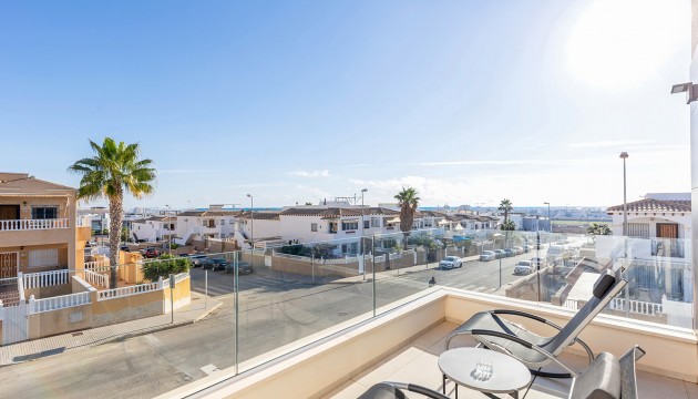 Перепродажа - отдельная вилла - Torrevieja