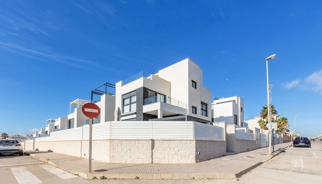 Перепродажа - отдельная вилла - Torrevieja