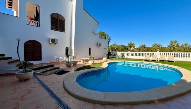 Videresalg - Detached Villa - Orihuela Costa - Villamartín