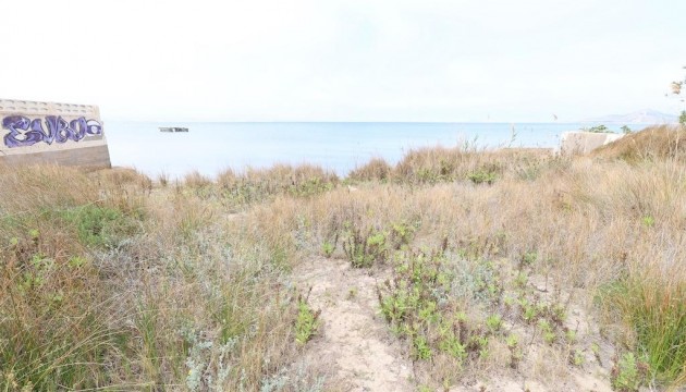 Resale - Plot / Land - La Manga del Mar Menor