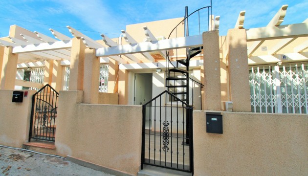 Resale - Bungalow - Orihuela Costa - Villamartín