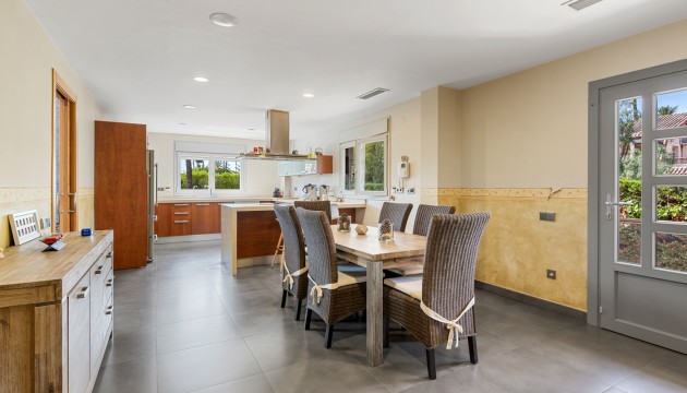 Herverkoop - Detached Villa - Elche