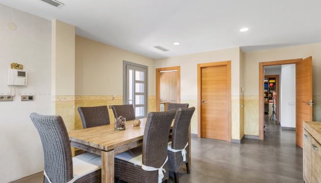 Herverkoop - Detached Villa - Elche