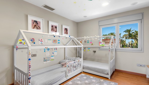 Herverkoop - Detached Villa - Elche