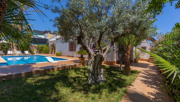 Resale - Detached Villa - Orihuela Costa - Punta Prima