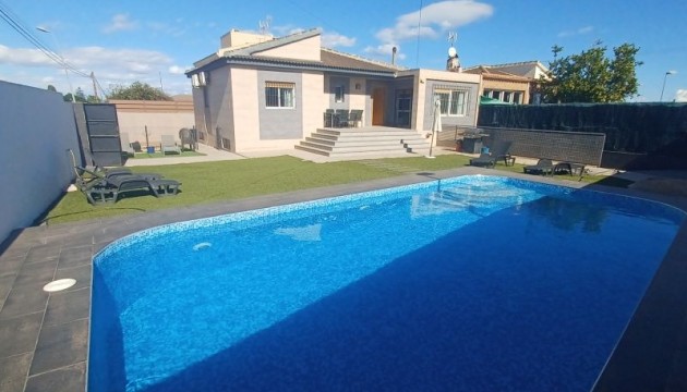 Перепродажа - отдельная вилла - Torrevieja