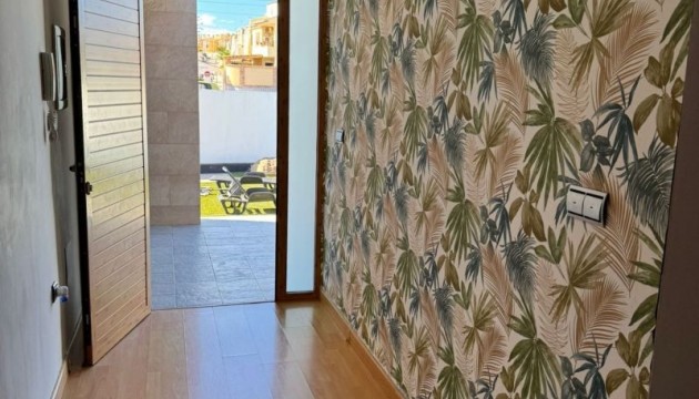 Перепродажа - отдельная вилла - Torrevieja