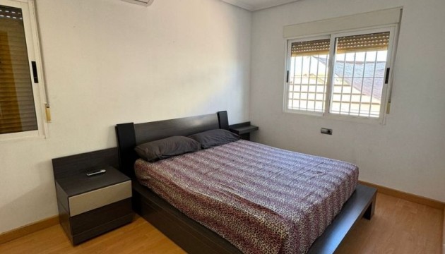 Перепродажа - отдельная вилла - Torrevieja