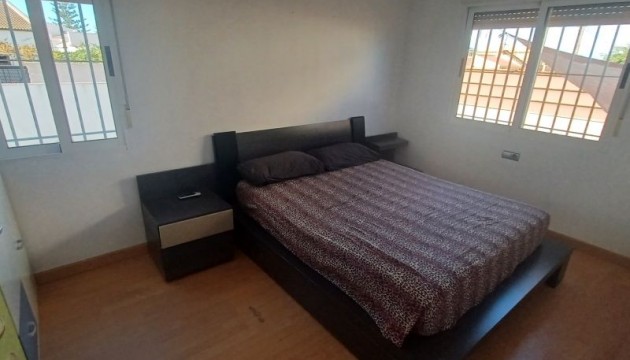 Перепродажа - отдельная вилла - Torrevieja