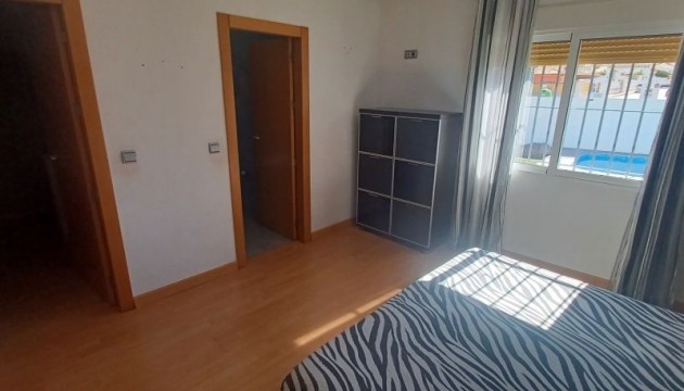 Перепродажа - отдельная вилла - Torrevieja