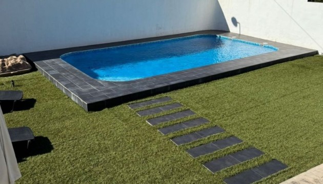 Перепродажа - отдельная вилла - Torrevieja