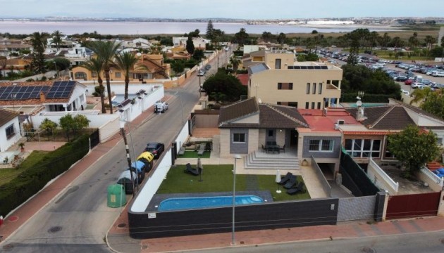 Перепродажа - отдельная вилла - Torrevieja