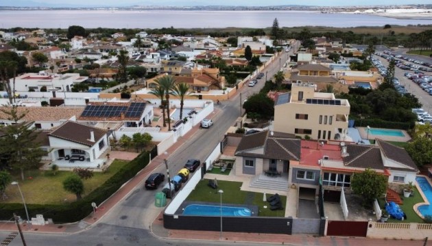 Перепродажа - отдельная вилла - Torrevieja