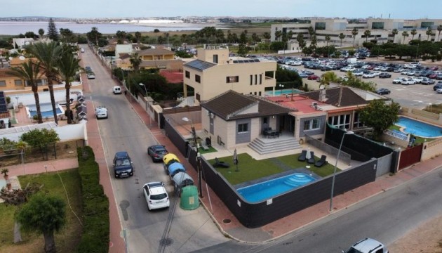 Перепродажа - отдельная вилла - Torrevieja