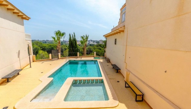 Resale - Apartment - Orihuela Costa - Campoamor