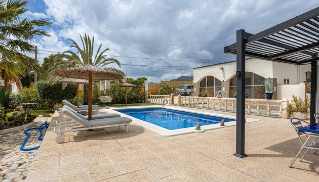 Herverkoop - Country House - Albatera