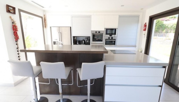 Перепродажа - отдельная вилла - Jávea