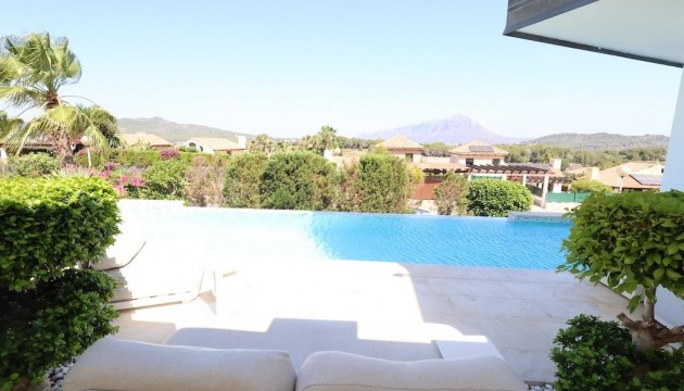 Перепродажа - отдельная вилла - Jávea