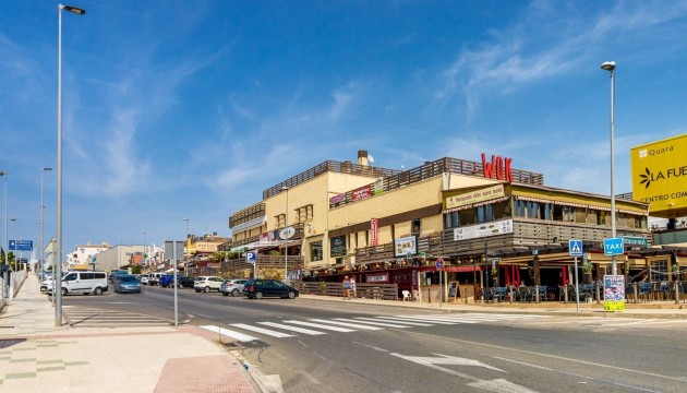 Resale - Apartment - Orihuela Costa - Campoamor