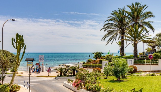 Resale - Apartment - Orihuela Costa - Campoamor