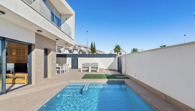 Reventa - Chalet Independiente - San Miguel de Salinas